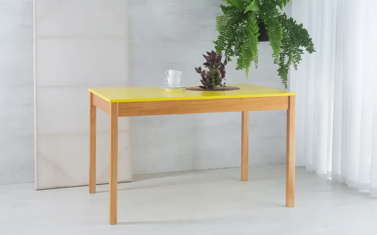 MESA PARA COZINHA COM TAMPO MDF MACIÇO OLGA VERNIZ NÓZES E AMARELO 120X80X75CM