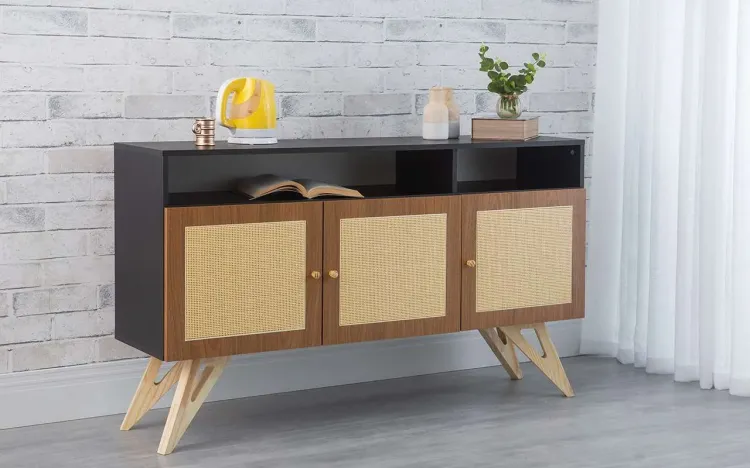 BALCÃO 3 PORTAS COM RATTAN PARA SALA DE JANTAR COM NICHO FREDDIE PRETO COM FREIJÓ E TAEDA 135x35x79 CM