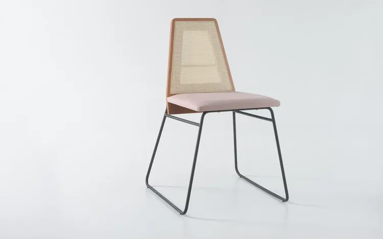CADEIRA DE METAL COM RATTAN METAL BEND 02 VERNIZ JATOBÁ E TEC. 315 ALGODÃO ROSA 51X51X81 CM