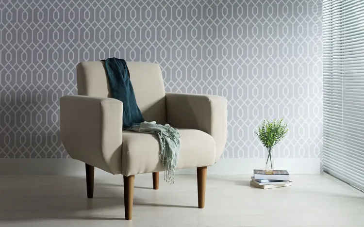 POLTRONA PARA SALA COM BRAÇOS PÉS DE MADEIRA ESTOFADA COR BEGE - CAPUCCINO \ TEC 924 - LIRIO - 80X76X84 CM