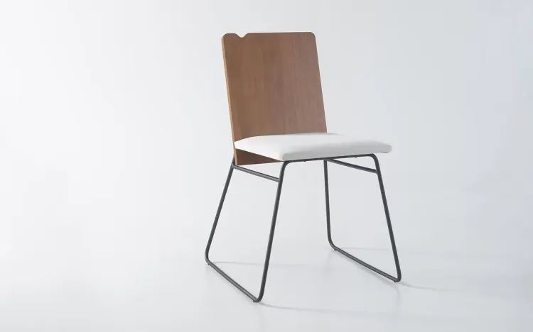 CADEIRA DE METAL PARA SALA DE JANTAR BEND 03 VERNIZ AMÊNDOA E TEC. 003 ALGODÃO OFF WHITE 51X51X81 CM