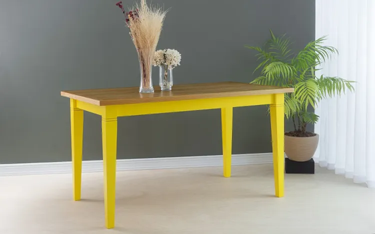 MESA ROBUSTA DE MADEIRA FRISO 140X80X75 CM TAMPO NÓZES PÉS LACA AMARELO