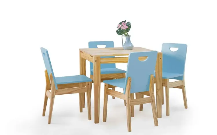 MESA COM CADEIRAS TUCUPI 80CM ACABAMENTO STAIN NATURAL E AZUL BEBÊ
