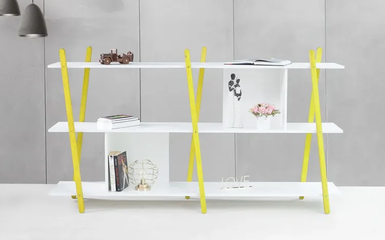 ESTANTE PARA LIVROS PEQUENA BRANCA SUE - ESTANTE BAIXA PARA QUARTO COM PÉS DE MADEIRA COR AMARELA - 180X38X100 CM