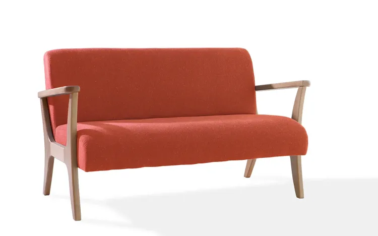 SOFÁ PEQUENO 2 LUGARES RÉGIA VERNIZ AMENDOA TEC.918 SALMÃO 128X70X77 CM