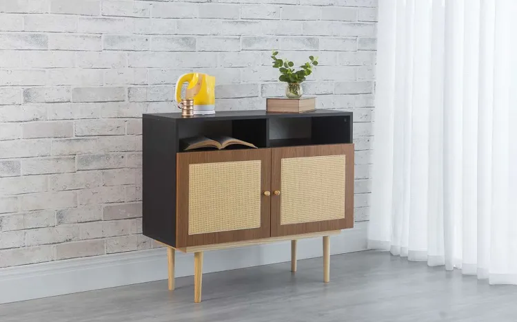 ARMÁRIO 2 PORTAS DE RATTAN COM NICHO CHARLIE PRETO COM FREIJÓ E TAEDA 90x35x79 CM