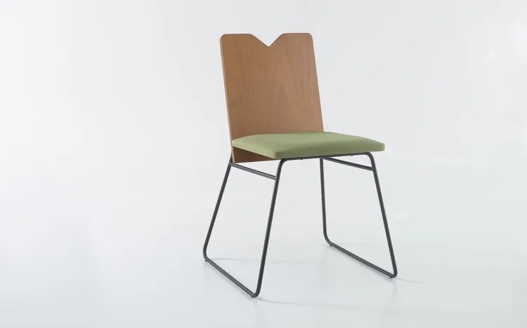 CADEIRA DE METAL PARA COZINHA ESTOFADA BEND 05 VERNIZ AMÊNDOA  E TEC. 121 ALGODÃO VERDE MUSGO 51X51X81 CM