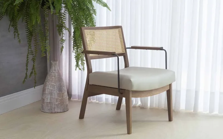 POLTRONA DE CORINO BEGE PARA SALA LAVANDA AÇO PRETO VERNIZ CAPUCCINO TEC.1203 PÉROLA 63,5X64X78 CM