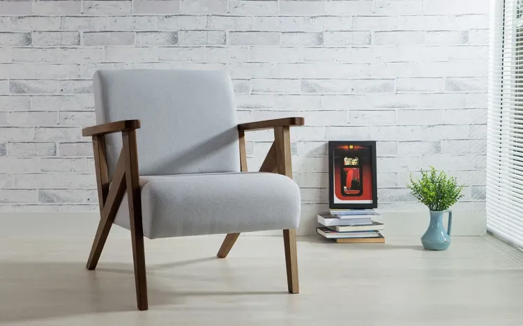 POLTRONA DE MADEIRA DECORATIVA CINZA CLARO - POLTRONA CONFORTÁVEL PARA SALA E QUARTO  - VERNIZ CAPUCCINO \ TEC.915 - ANIS 72X76X85 CM
