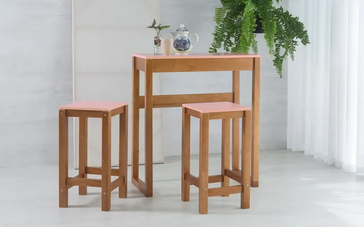 CONJUNTO BISTRÔ ALTO DE MADEIRA TAEDA COM TAMPO MDF MACIÇO OLGA VERNIZ CAPUCCINO E ROSA BEBÊ 80CM