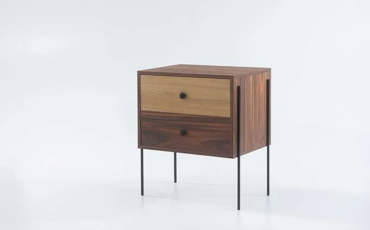 MESA DE CABECEIRA MODERNA 2 GAVETAS NASH MDF PAU FERRO COM DUAL E PÉS METAL 52X37X60 CM