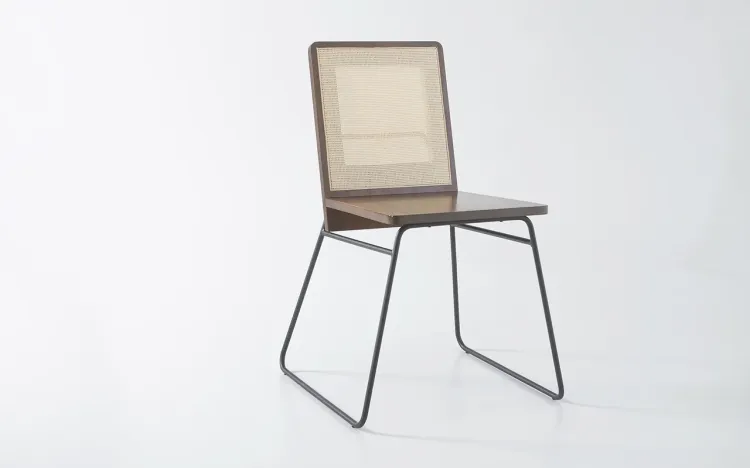 CADEIRA COM PALHINHA E METAL BEND 04 VERNIZ CAPUCCINO E RATTAN 51X51X81 CM