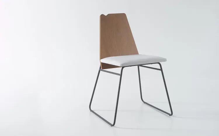 CADEIRA DE METAL PARA COZINHA ESTOFADO BEND 01 VERNIZ AMÊNDOA E TEC. 915 ALGODÃO CINZA CLARO 51X51X81 CM