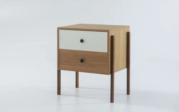MESINHA LATERAL PARA QUARTO 2 GAVETAS NASH MDF DUAL COM BRANCO E PÉS IMBUIA 54X37X60 CM