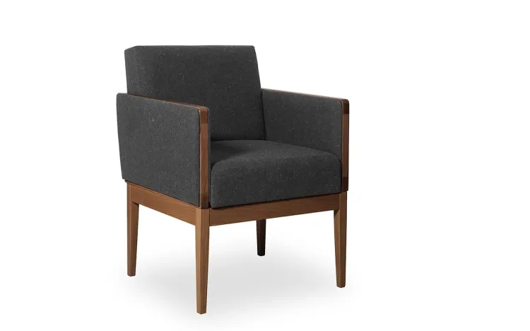POLTRONA DECORATIVA DE MADEIRA ESTOFADA PRETA VERNIZ CAPUCCINO TEC.999 MARISCAL 62X64X83 CM