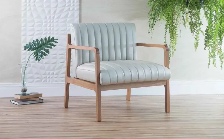 POLTRONA DE COURO SINTÉTICO BEGE PARA SALA CANELA VERNIZ AMENDOA TEC.1203 BEGE 69X71X79 CM