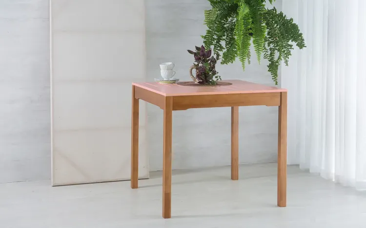 MESA PARA SALA DE JANTAR MACIÇA TAEDA COM TAMPO COLORIDO OLGA VERNIZ CAPUCCINO E ROSA BEBÊ 80X80X75CM