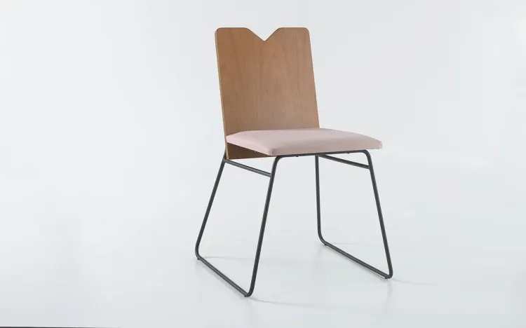 CADEIRA ESTOFADA DE METAL BEND 05 VERNIZ AMÊNDOA  E TEC. 315 ALGODÃO ROSA 51X51X81 CM