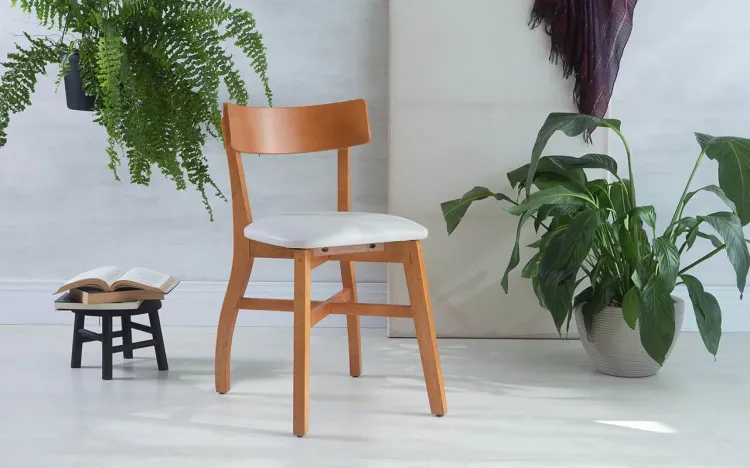 CADEIRA DE MESA DE JANTAR ESTOFADA BELLA JATOBÁ E COURO SINTÉTICO OFFWHITE TEC. SQ14 - 44X51X79 CM