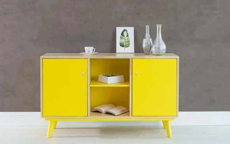 BALCÃO BUFFET COM PRATELEIRA E 2 PORTAS PUXADOR BOLINHA CELESTE  - NATURAL E AMARELO 133X40X79,5 CM