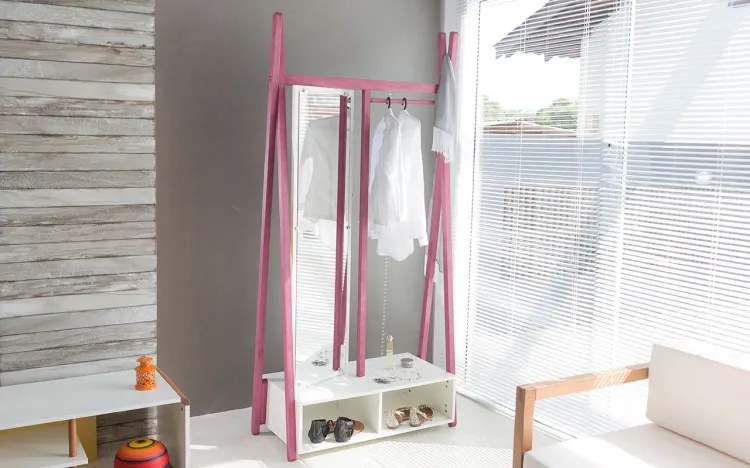 ARARA DE MADEIRA PARA ROUPAS COM CABIDEIRO E COM ESPELHO GIRATÓRIO TOUCADOR COM SAPATEIRA COR BRANCO COM LILÁS SUE 96X42X194 CM