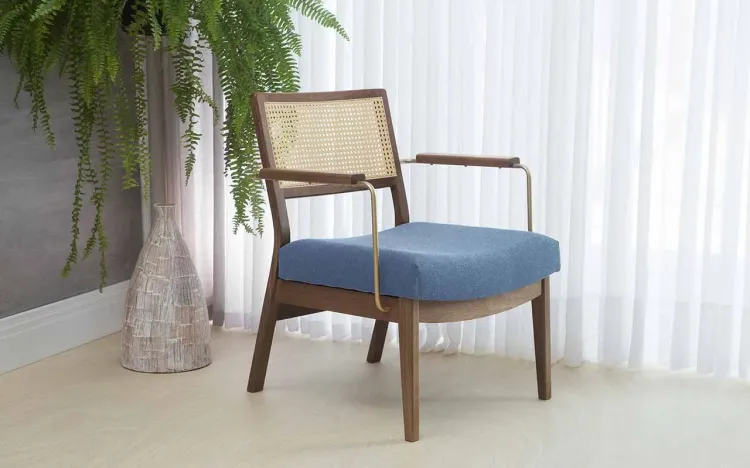 POLTRONA PALHINHA MODERNA LAVANDA AÇO DOURADO VERNIZ CAPUCCINO TEC.930 AZUL CLARO 63,5X64X78 CM