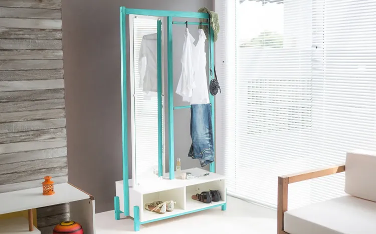ARARA DE MADEIRA PARA ROUPAS COM CABIDEIROS E COM ESPELHO GIRATÓRIO TOUCADOR COM SAPATEIRA COR BRANCO COM AZUL AMMY 90X42X173CM