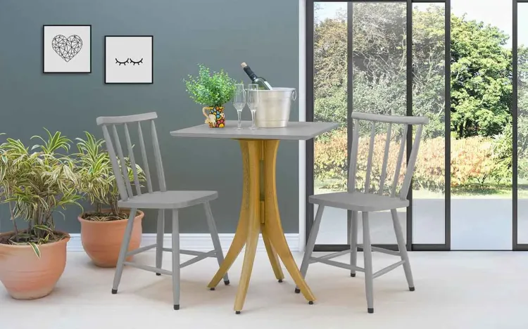 MESA DE RESTAURANTE COM 2 CADEIRAS QUADRADA JULIETTE VERNIZ AMÊNDOA E CINZA CONCRETO