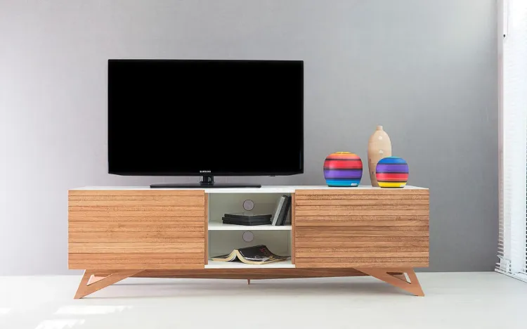 RACK TV MODERNO RETRÔ VINTAGE FREDDIE 1600 MDF BRANCO PÉS MADEIRA COR JATOBÁ 2 PORTAS DE MADEIRA  160x43,6x48,5 CM