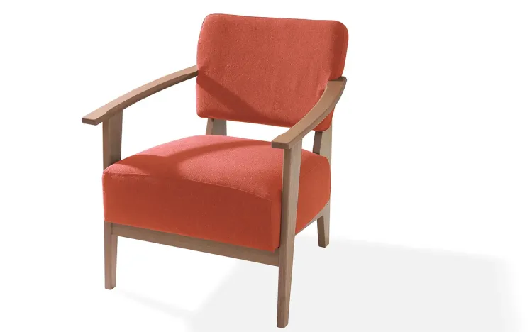 POLTRONA MODERNA DE MADEIRA COM PÉS PALITO ESTOFADA E COM BRAÇOS SALMÃO SAMAMBAIA VERNIZ AMENDOA TEC.918 - 72x66x82 CM