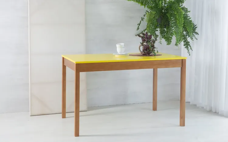 MESA PARA SALA DE JANTAR COM TAMPO MDF MACIÇO OLGA VERNIZ CAPUCCINO E AMARELO 120X80X75CM