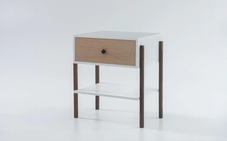 MESINHA DE CABECEIRA COM GAVETA NASH MDF BRANCO COM CARVALHO E PÉS IMBUIA 54X37X60 CM