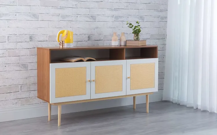 BALCÃO BUFFET 3 PORTAS DE PALHINHA PARA SALA DE JANTAR COM NICHO CHARLIE FREIJÓ COM BRANCO E TAEDA 135x35x79 CM