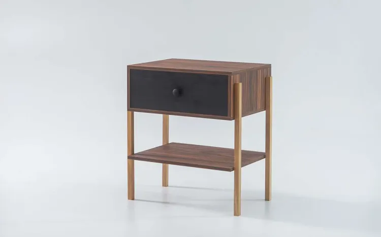 MESINHA CABECEIRA MDF NASH MDF PAU FERRO COM PRETO E PÉS TAUARI 54X37X60 CM