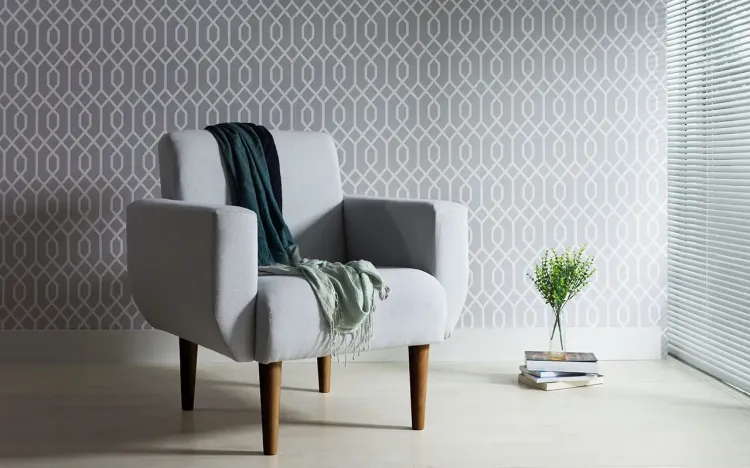 POLTRONA PARA SALA COM BRAÇOS PÉS DE MADEIRA ESTOFADA COR CINZA CLARO - CAPUCCINO \ TEC 915 - LIRIO - 80X76X84 CM