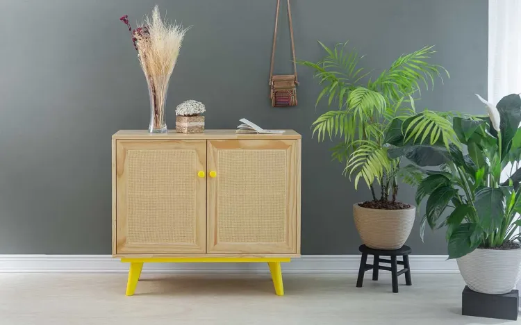 ARMÁRIO BUFFET DE PALHINHA 2 PORTAS CELESTE PUXADOR BOLINHA NATURAL E AMARELO 90X40X79,5 CM