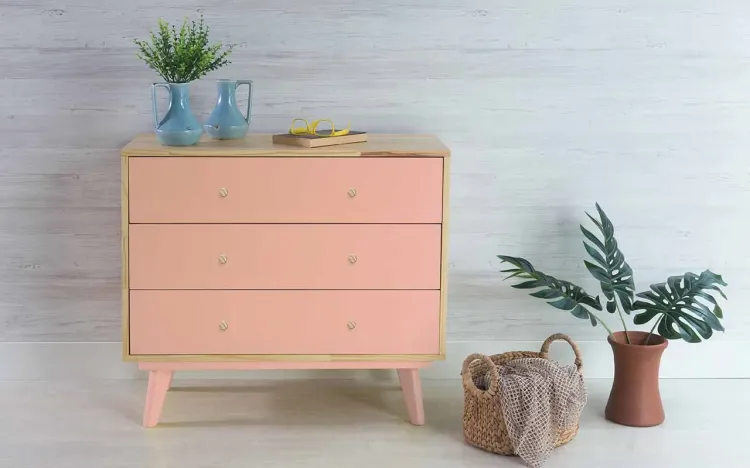 CÔMODA DE BEBÊ DE MADEIRA MACIÇA RETRÔ 3 GAVETAS CELESTE PUXADOR BOLINHA NATURAL E ROSA BEBÊ 90X40X79,5CM