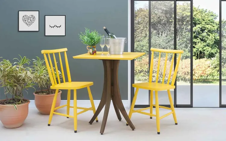 MESA DE RESTAURANTE QUADRADA COM 2 CADEIRAS JULIETTE VERNIZ NOGUEIRA E AMARELO