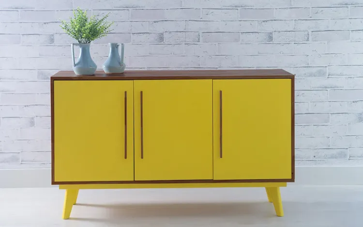 BUFFET PARA SALA 3 PORTAS DE MADEIRA MACIÇA CAPUCCINO AMARELO CELESTE 133X40X79,5 CM