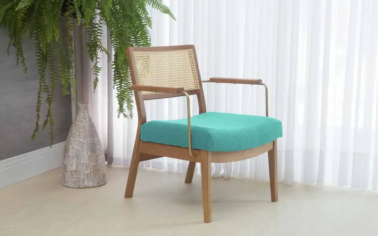 POLTRONA DE MADEIRA E PALHINHA DECORATIVA LAVANDA AÇO DOURADO VERNIZ AMENDOA TEC.950 AZUL TURQUESA 63,5X64X78 CM