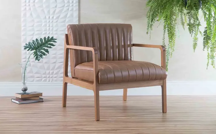 POLTRONA PARA SALA DE COURO SINTÉTICO MARROM CANELA VERNIZ AMENDOA TEC.1210 MARROM 69X71X79 CM