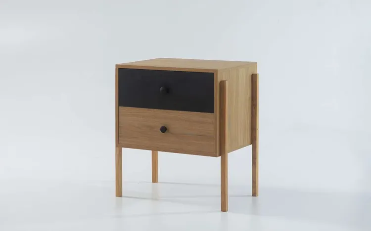 MESA CABECEIRA DE MADEIRA COM 2 GAVETAS NASH MDF DUAL COM PRETO E PÉS TAUARI 54X37X60 CM