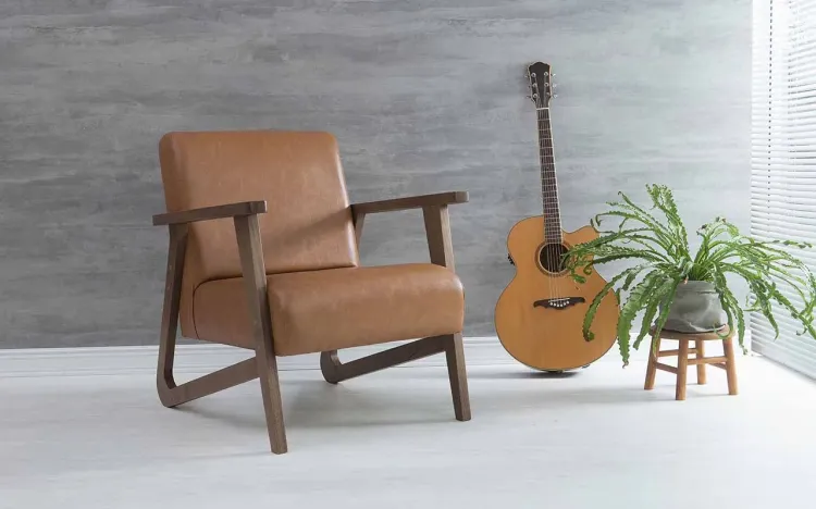 POLTRONA PARA SALA DE COURO SINTÉTICO LIS VERNIZ CAPUCCINO TEC.C1210 CARAMELO 72X81X81 CM