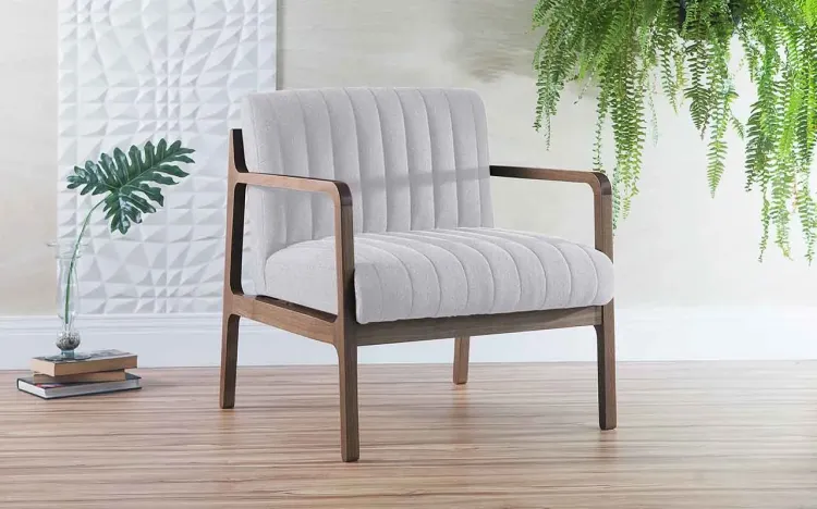 POLTRONA PARA SALA ESTOFADA CANELA VERNIZ CAPUCCINO TEC.915 COR CINZA CLARO 69X71X79 CM