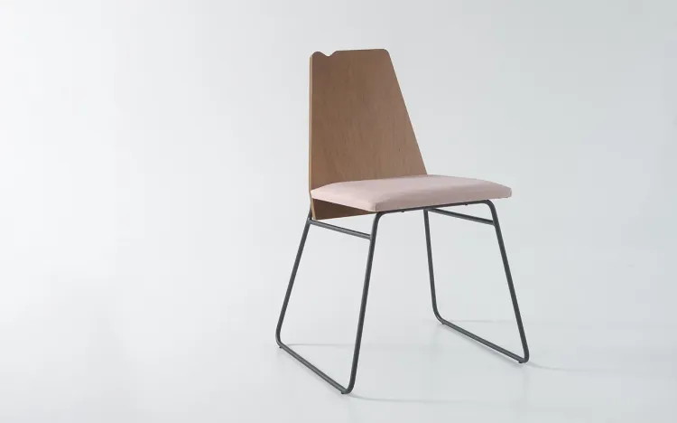 CADEIRA DE METAL PARA COZINHA ESTOFADA BEND 01 VERNIZ AMÊNDOA E TEC. 315 ALGODÃO ROSA 51X51X81 CM