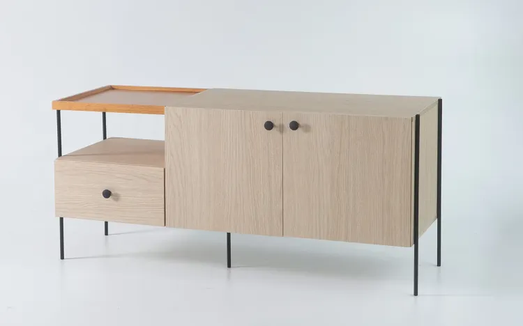 RACK DE TV COM PÉS DE METAL 2 PORTAS E GAVETA TRAY MDF CARVALHO 122,5X41,5X56 CM