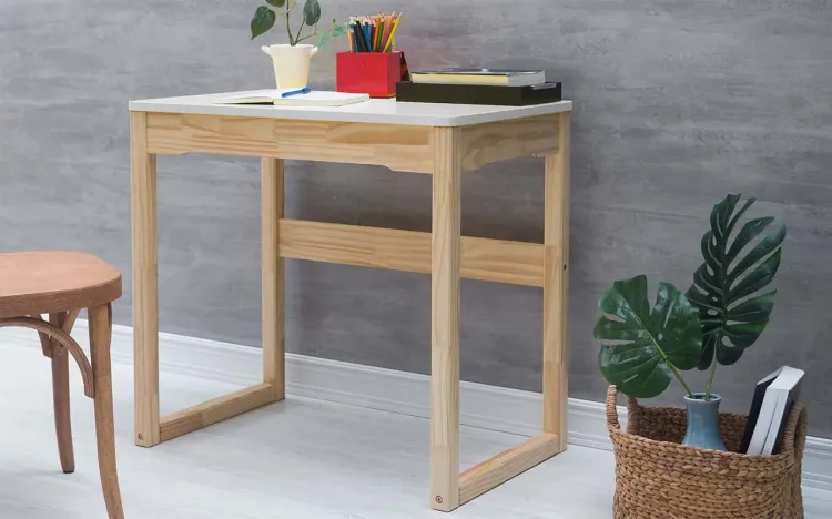 MESA PARA ESTUDO ESCRIVANINHA OLGA ACABAMENTO VERNIZ NATURAL E TAMPO BRANCO 81X51,3X75 CM