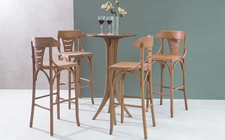 KIT BISTRÔ MESA ALTA REDONDA COM 4 BANQUETAS PARA COZINHA AMERICANA AUGUSTINE VERNIZ JATOBÁ