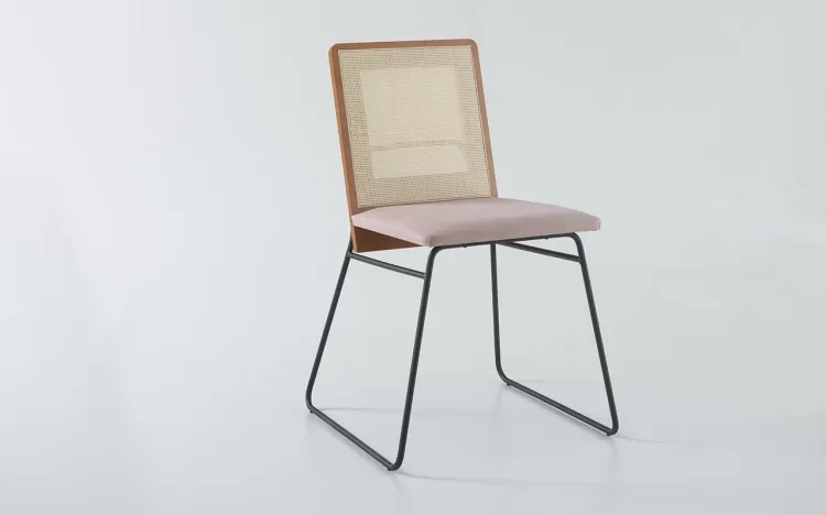 CADEIRA ESTOFADA COM METAL COM RATTAN BEND 04 VERNIZ JATOBÁ E TEC. 315 ALGODÃO ROSA 51X51X81 CM