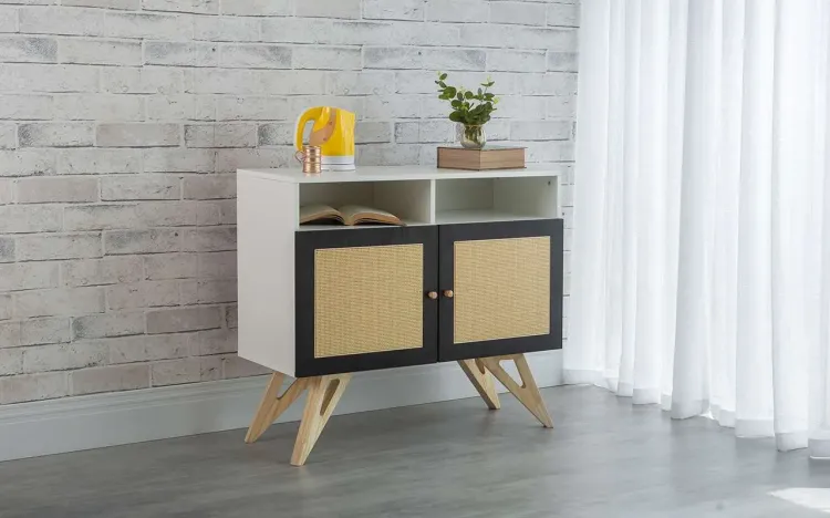 ARMÁRIO BUFFET 2 PORTAS COM PALHINHA COM NICHO FREDDIE BRANCO COM PRETO E TAEDA - 90x35x79 CM